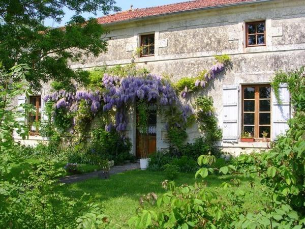 La Ferme De Magnantru Perigne Exterior photo